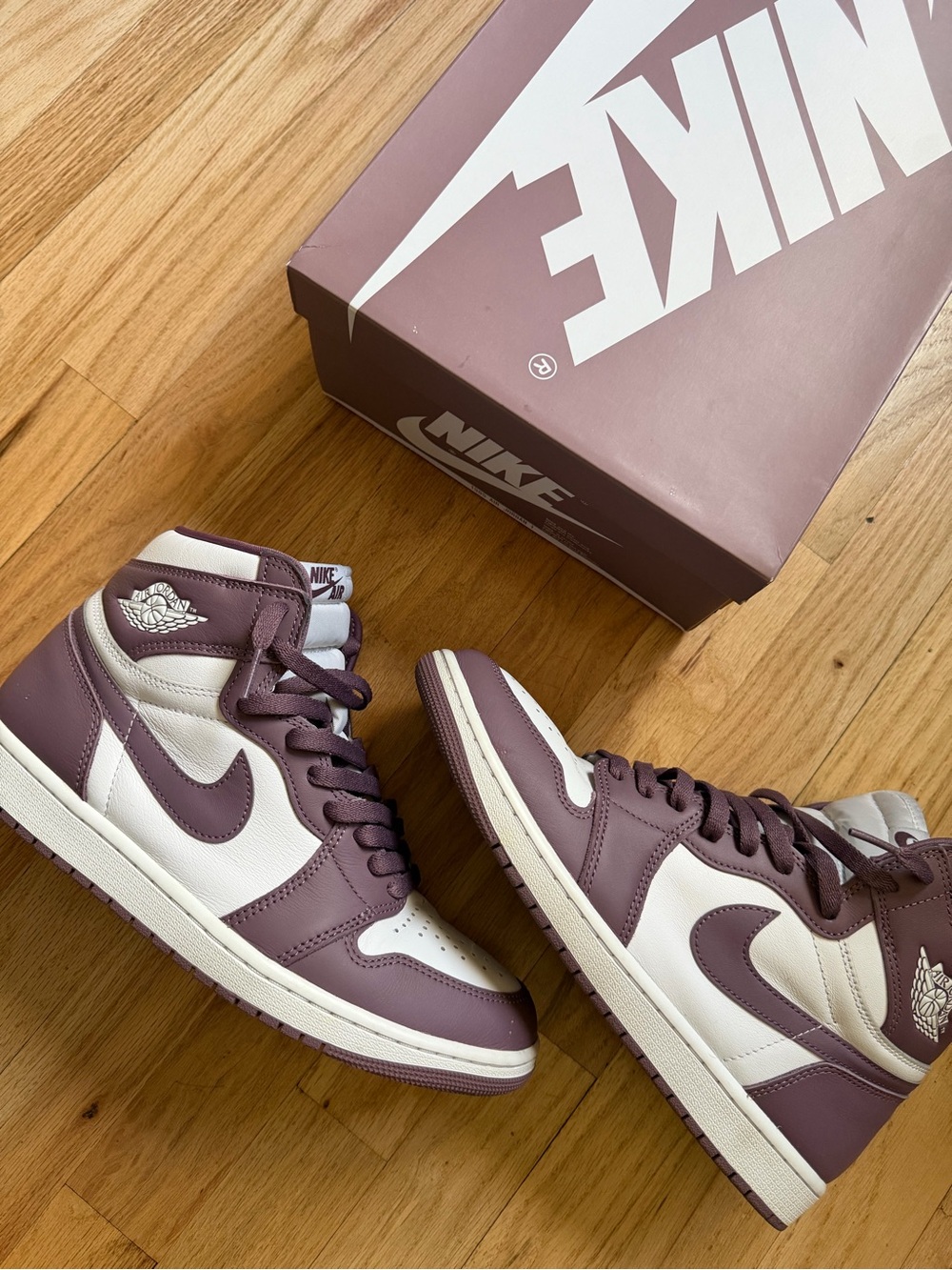Nike Air Jordan 1 Retro High OG White & Mauve High-Top Sneakers w/ box Men’s 10